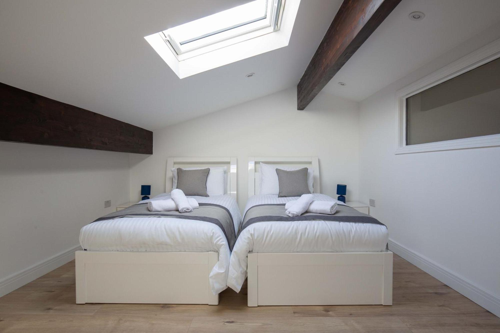 Aintree Cottage Сайренстер Экстерьер фото